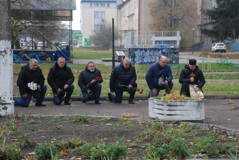 Загинув на Луганщині при виконанні бойового завдання: у Шостці попрощалися з Олександром Осипенком + Фото