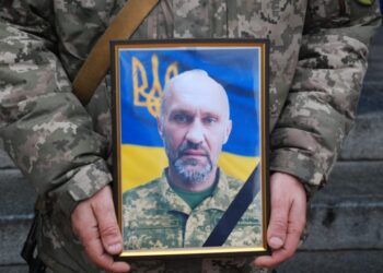 Загинув на Луганщині при виконанні бойового завдання: у Шостці попрощалися з Олександром Осипенком + Фото