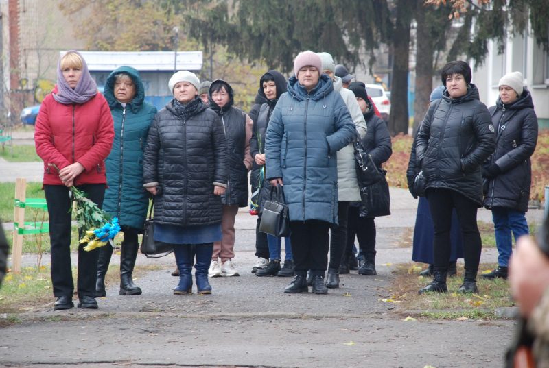 Загинув на Луганщині при виконанні бойового завдання: у Шостці попрощалися з Олександром Осипенком + Фото