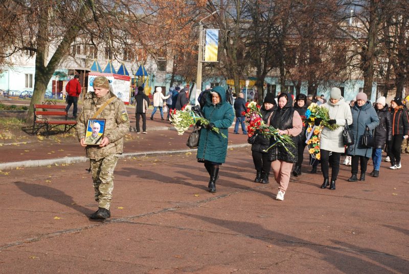 Загинув на Луганщині при виконанні бойового завдання: у Шостці попрощалися з Олександром Осипенком + Фото