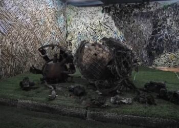 ЗМІ показали уламки ”Орешника”, яким окупанти вдарили по Дніпру