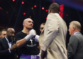 Воррен розкритикував Дюбуа за дикий вчинок стосовно Усика