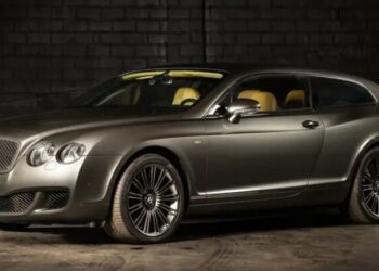 Їх виготовили лише 19: на продаж виставили раритетний універсал Bentley (ФОТО)
