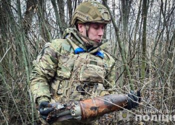 На Сумщини вибухотехніки поліції вилучили та знешкодили танковий снаряд росіян