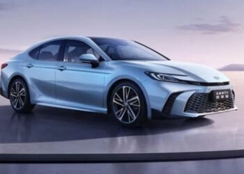Нову доступну модифікацію Toyota Camry показали на фото