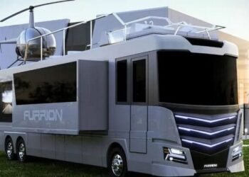 Із терасою і вертолітним майданчиком: розкішний автодім за $2,5 мільйона показали на відео