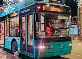 «Солодкі маршрути»: 6 грудня в тролейбусах Сум дітей пригощатимуть солодощами