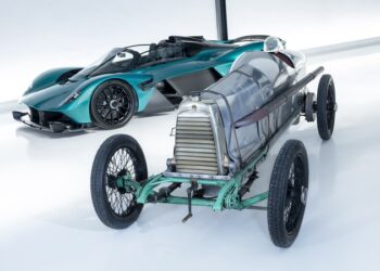 Найвужчий в історії Aston Martin виставили на продаж (ФОТО)