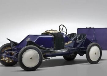 На аукціон виставили незвичний 123-річний спорткар Skoda в авіаційному стилі (ФОТО)