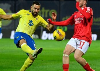 Бенфіка з Трубіним здобула гостьову перемогу над Ароукою