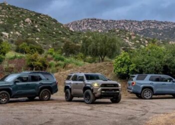 Недорога альтернатива Prado: у продаж надходить новий рамний позашляховик Toyota (ФОТО)