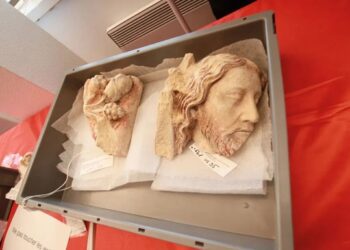 Археологи знайшли понад тисячу артефактів під Нотр-Дам