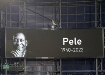 У Бразилії на честь Пеле підсвітили статую Христа та оголосили жалобу