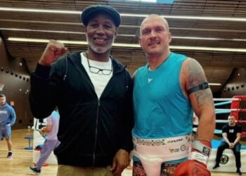 Усик розкрив деталі візиту Льюїса в тренувальний табір