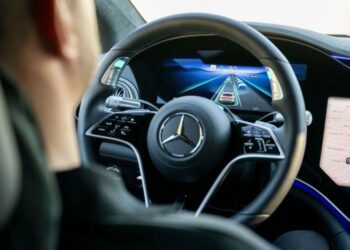 Автомобілі Mercedes-Benz навчили паркуватися самостійно