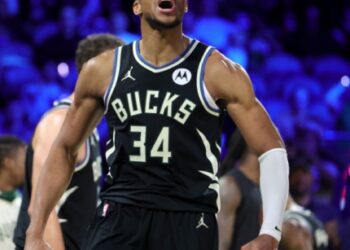 Янніс Адетокунбо визнаний MVP другого в історії Кубка НБА