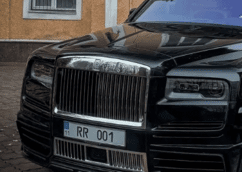 В Україні помітили розкішний кросовер Rolls-Royce вартістю майже $1 млн (ФОТО)