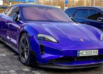 В Україні з’явився новітній 1000-сильний електромобіль Porsche (ФОТО)