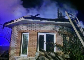 Через дронову атаку на Вінничині та Чернігівщині палали будинки, авто та господарські споруди