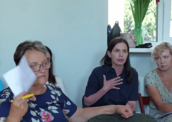 Чому у квартирах шосткинців разом із відкюченням світла зникає вода: з’ясовували депутати Шосткинської міськради.