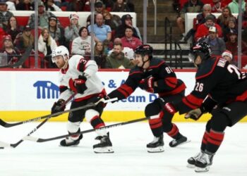 НХЛ: Оттава неочікувано обіграла Кароліну