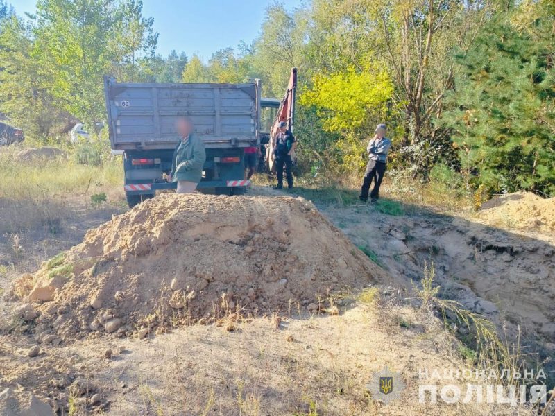 Директор комунального підприємства організував незаконний видобуток піску – йому повідомлено про підозру + ФОТО