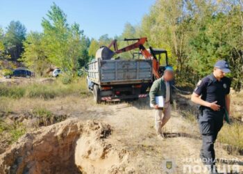 Директор комунального підприємства організував незаконний видобуток піску – йому повідомлено про підозру + ФОТО