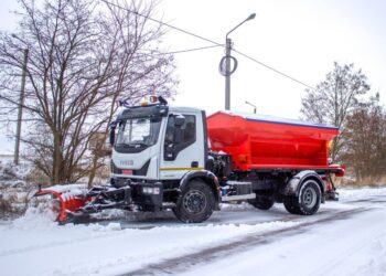 Український виробник показав потужну снігоприбиральну машину (ФОТО)