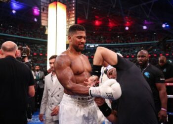 Колишній тренер Ентоні Джошуа назвав два варіанти для Ей Джейя після поразки Дюбуа