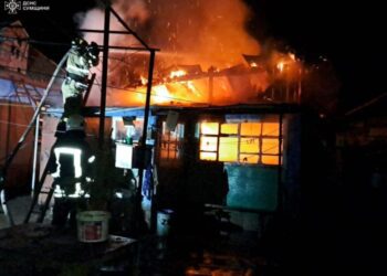 Конотопські рятувальники ліквідували пожежу в житловому секторі