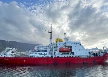 Криголам “Ноосфера” почав четвертий антарктичний сезон під синьо-жовтим прапором