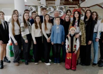 Міський голова разом зі школярами привітав мешканців Шосткинської громади з Новим роком + Відео