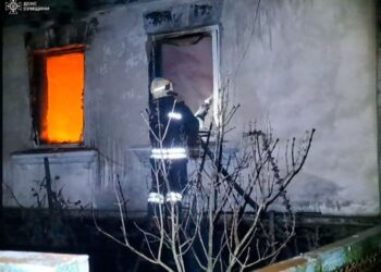 На Глухівщині вогнеборці ліквідували пожежу в житловому секторі (ВІДЕО)