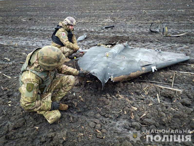 На Сумщині вибухотехніки поліції знешкодили бойову частину безпілотника, що не вибухнула після падіння + ФОТО