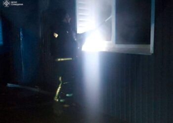 На Сумщині вогнеборці двічі ліквідовували пожежі, спричинені ворожими обстрілами, в тому числі і на Конотопщині