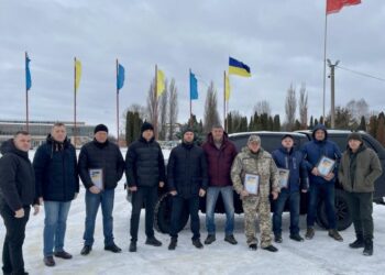 Обласний депутат Олександр Слюсар передав пікап мобільній вогневій групі Кролевецького ДФТГ “Тризуб”