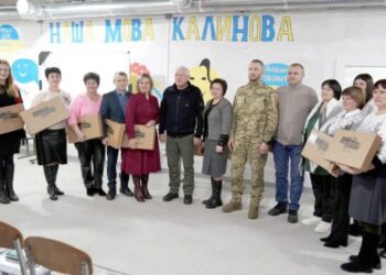 Освітяни Попівської громади отримали ноутбуки для проведення уроків