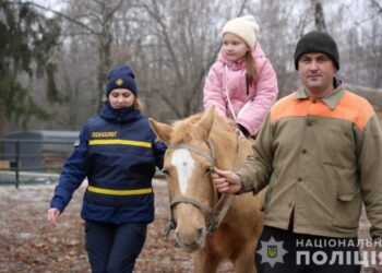 Поліцейські та рятувальники провели унікальний захід для дітей у Ромнах + ФОТО
