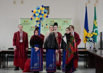 РІЗДВЯНІ КОЛЯДКИ – З ТЕПЛОМ У СЕРЦЯХ І ПІДТРИМКОЮ ЗСУ!