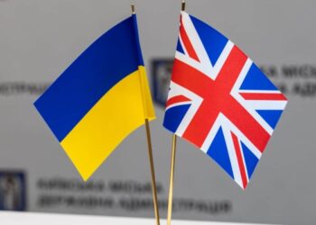 Розвідка Британії показала воронки і підтвердила ураження російського ЗРК С-400 в Криму