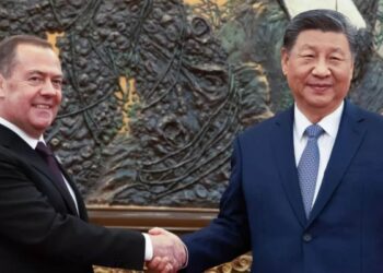 Сі Цзіньпін вказав Медведєву на необхідність ”розрядки” у війні проти України