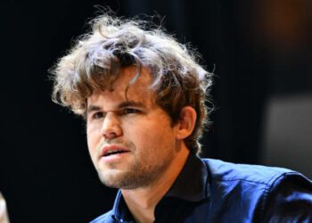 Скандал: Карлсен послав ФІДЕ. Його зняли з ЧС за те, що прийшов у джинсах