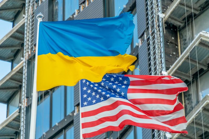 США дали Україні кредит на 20 мільярдів, який покриють грошима РФ