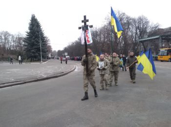 СТАВ ДО ЛАВ НЕБЕСНОГО ВІЙСЬКА: РОМЕНСЬКА ГРОМАДА ПРОВЕЛА В ОСТАННЮ ПУТЬ ЗАХИСНИКА УКРАЇНИ АНАТОЛІЯ КОПЧУ