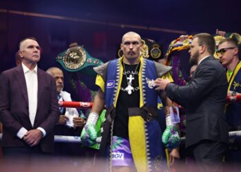 Тедді Атлас додає Олександра Усика до списку найвидатніших бійців усіх часів: “Він приєднався до цього натовпу”