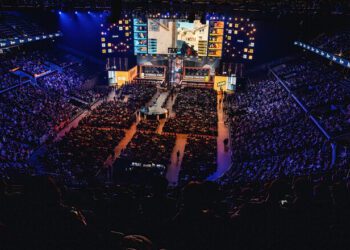 Топ-5 моментів у CS:GO, які зірвали дах і вразили фанатів