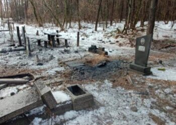 У Н.-Сіверському районі внаслідок російського обстрілу на кладовищі пошкоджено понад 20 пам’ятників