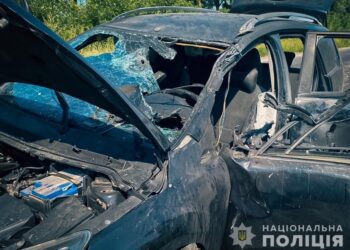 У поліції показали фото наслідків вчорашнього обстрілу росіянами  цивільної автівки