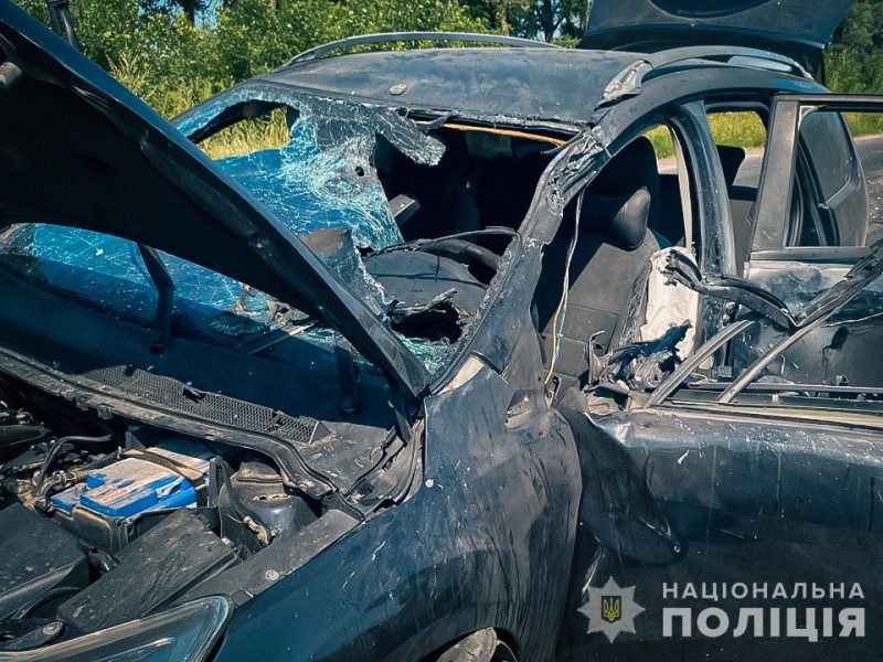 У поліції показали фото наслідків вчорашнього обстрілу росіянами  цивільної автівки