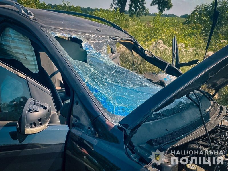 У поліції показали фото наслідків вчорашнього обстрілу росіянами  цивільної автівки